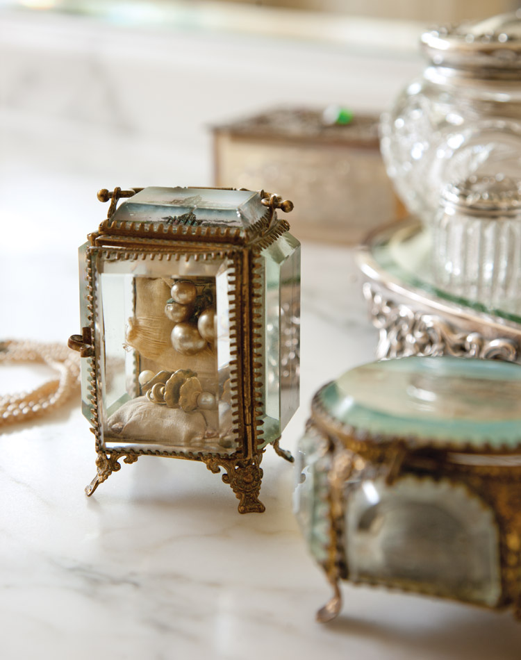 In admiring the artistic handiwork of Grand Tour souvenir boxes, it is almost possible to imagine a genteel figure removing her most precious jewelry from the keepsake as she adorns her finery in preparation for an elegant repast.