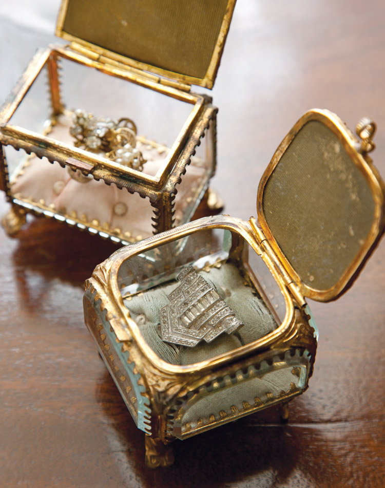 In admiring the artistic handiwork of Grand Tour souvenir boxes, it is almost possible to imagine a genteel figure removing her most precious jewelry from the keepsake as she adorns her finery in preparation for an elegant repast.