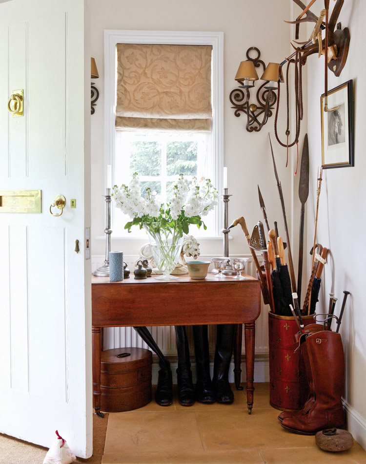 Modern Comfort Classic Style Victoria - English Equestrian Home Decoration Ideas