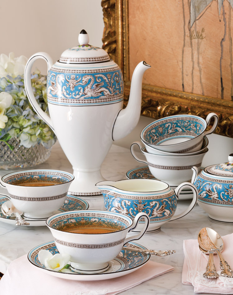 Founded in 1981 by Bob Page, a former North Carolina state auditor and weekend flea-market enthusiast, Replacements, Ltd., has grown into the world's pre-eminent resource for both old and new pieces of beloved family china and fine dinnerware. 