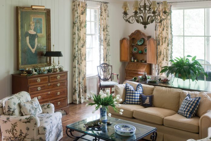 Homeowner Amy Ager clearly shares with her family of serious antiques enthusiasts.