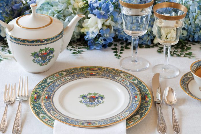 Founded in 1981 by Bob Page, a former North Carolina state auditor and weekend flea-market enthusiast, Replacements, Ltd., has grown into the world's pre-eminent resource for both old and new pieces of beloved family china and fine dinnerware.