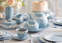 Blue-and-white Wedgwood Queen’s Ware pieces are beautifully scattered atop the table.