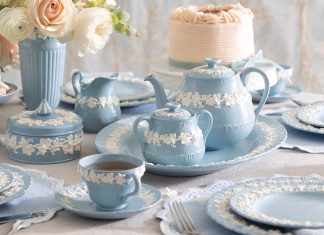 Blue-and-white Wedgwood Queen’s Ware pieces are beautifully scattered atop the table.